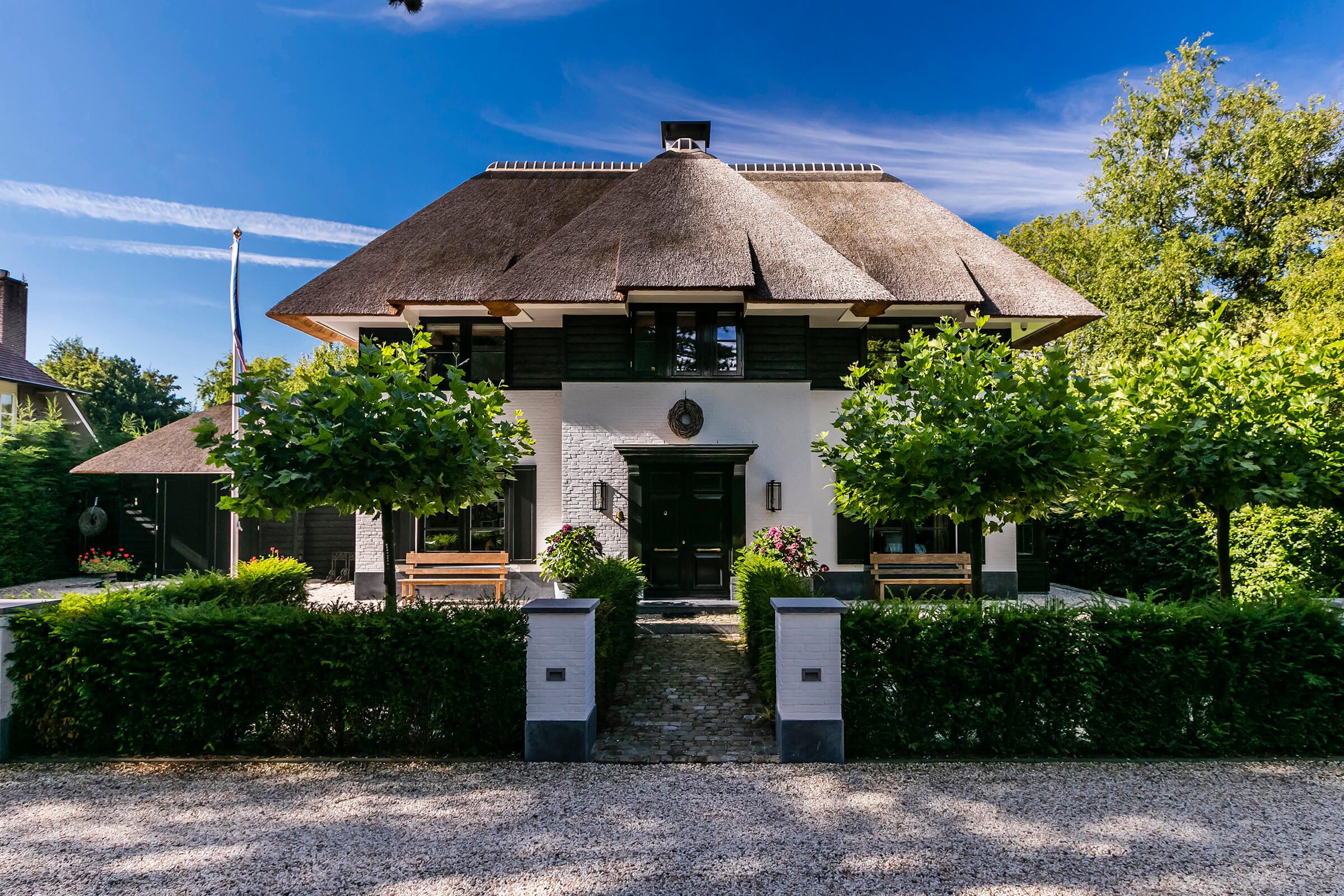 Rietgedekte moderne villa te Warmond - rustieke uitstraling - Lichtenberg Exclusieve Villabouw
