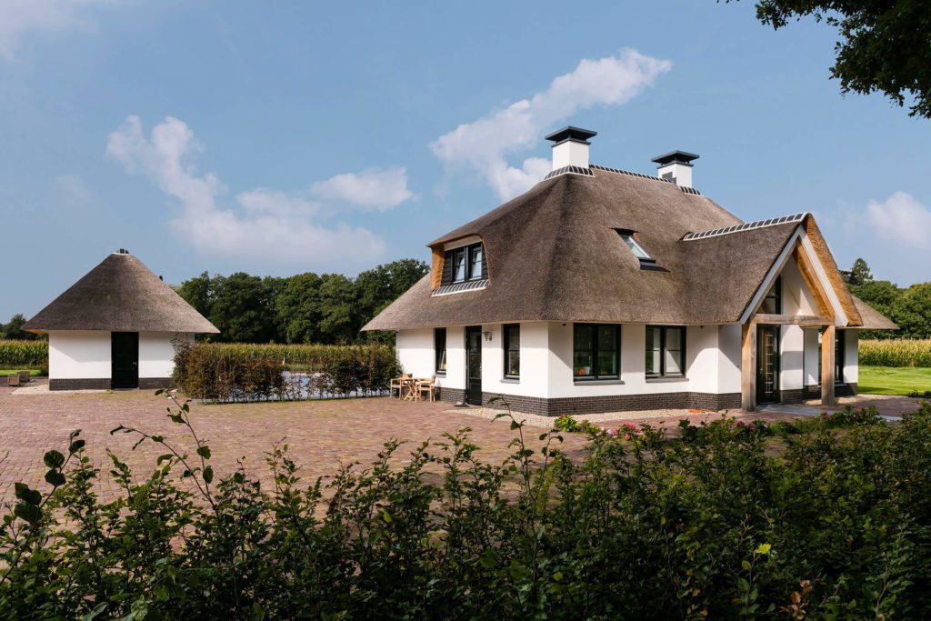Villa bouwen - Landhuis te Ulvenhout - villa met bijgebouw - Lichtenberg Exclusieve Villabouw