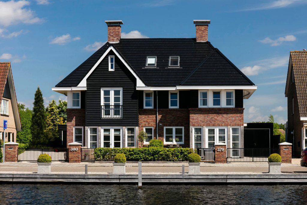 Twee-onder-een-kapwoning te Buitenkaag - wonen aan het water - Lichtenberg Exclusieve Villabouw