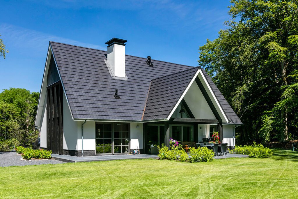 Villa te Doorn - villa met zwarte platte dakpannen - Lichtenberg Exclusieve Villabouw