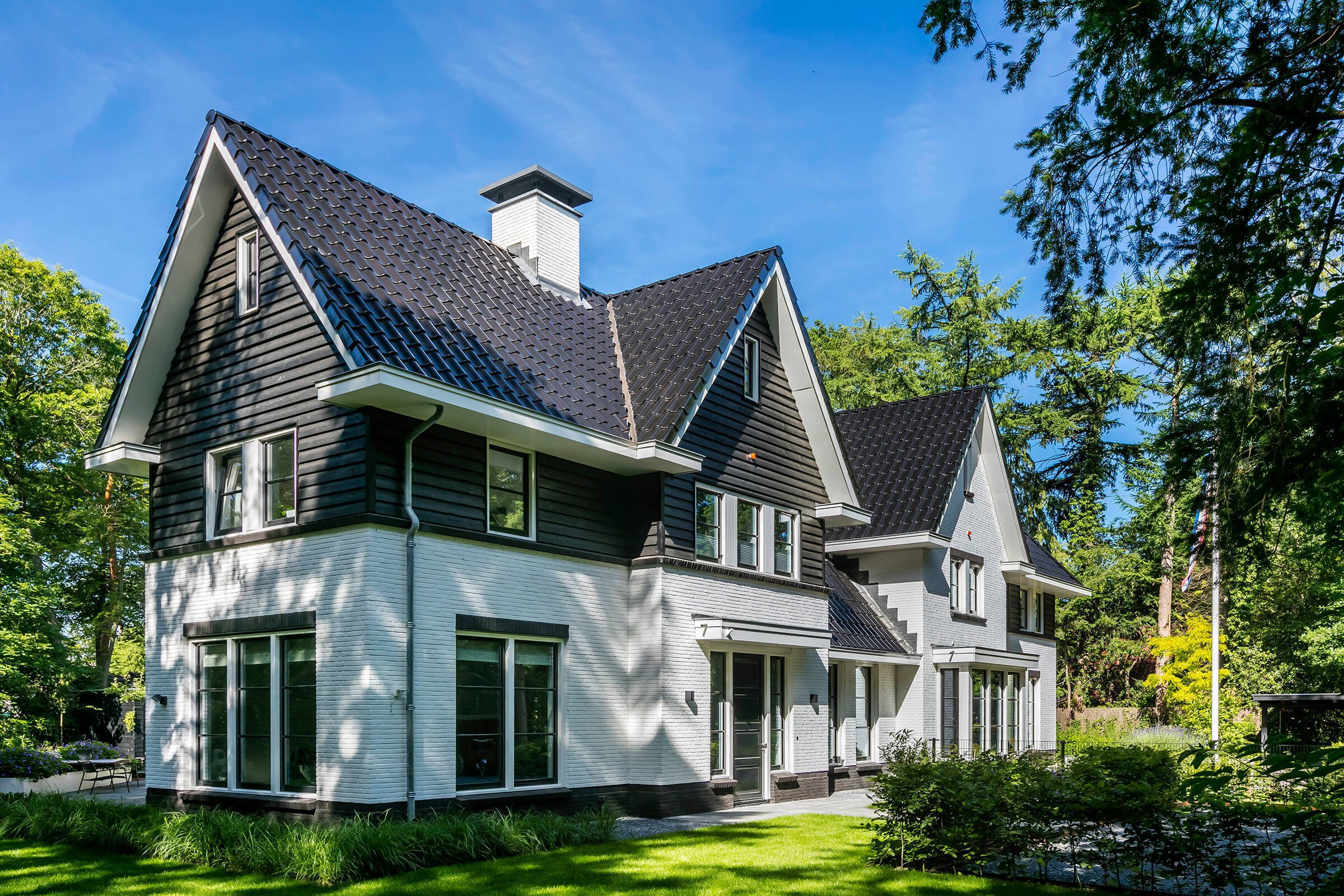 Villa bouwen - Villa te Zeist - zijaanzicht villa - Lichtenberg Exclusieve Villabouw