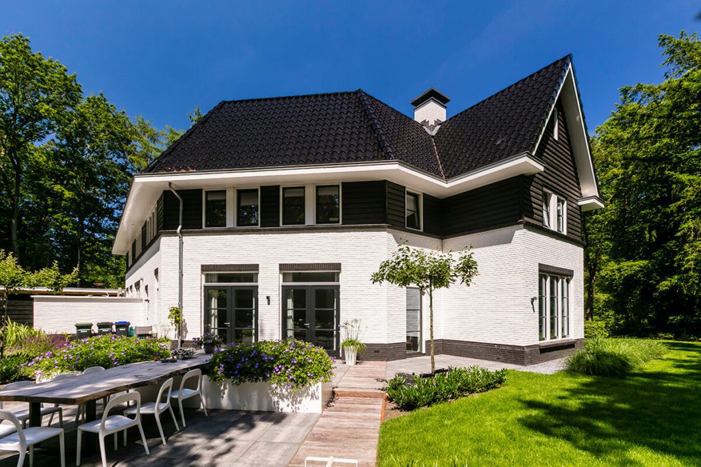 Villa laten bouwen - Villa te Zeist - achterzijde en terras - Lichtenberg Exclusieve Villabouw