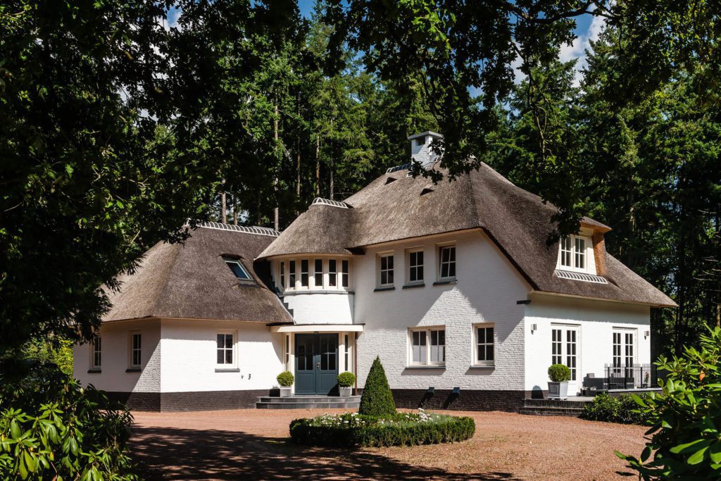 Rietgedekte Villa bouwen - Landhuis te Leersum - wit gekeimde villa - Lichtenberg Exclusieve Villabouw