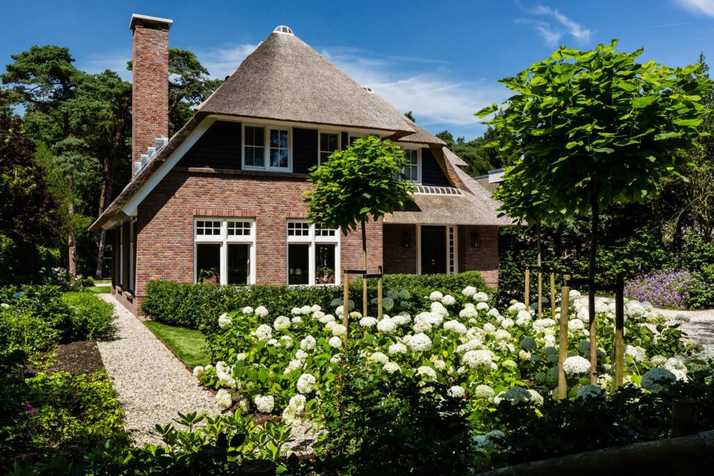 Landelijke villa met klassieke uitstraling gebouwd door Lichtenberg Villabouw