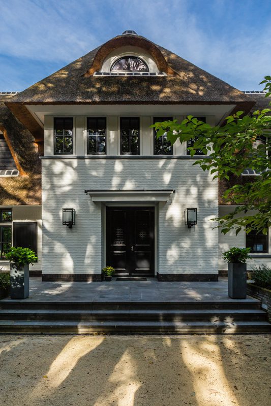 Villa bouwen met royale entree door Lichtenberg Exclusieve Villabouw