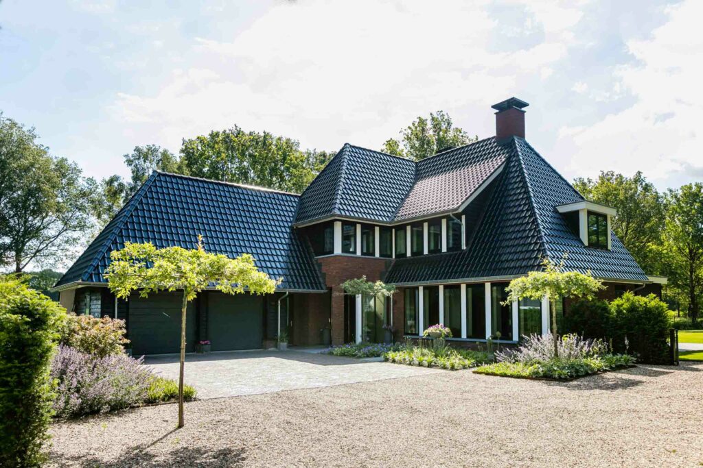 Villa bouwen met pannendak tips van Lichtenberg Exclusieve Villabouw
