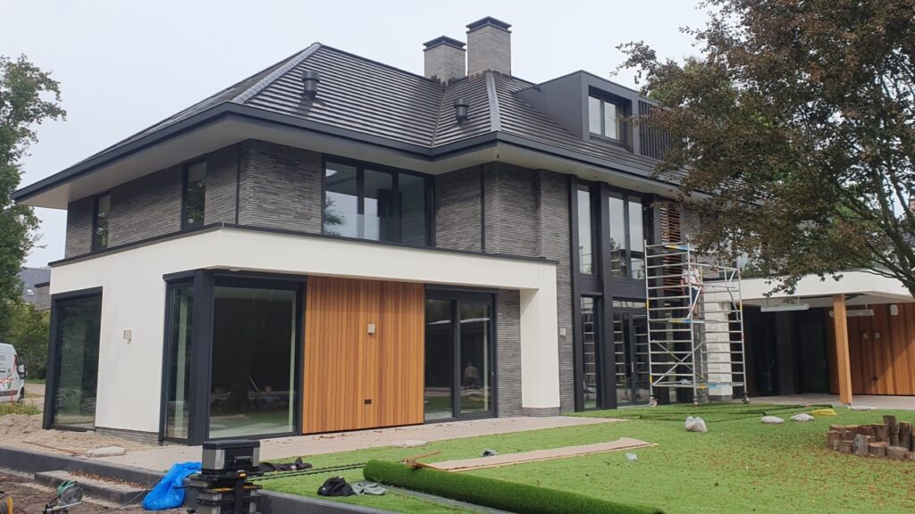 Oplevering royale villa in Zuid-Holland door Lichtenberg Villabouw
