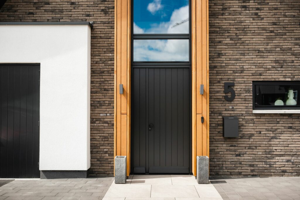 Moderne materialen gecombineerd gevel villa– exclusieve villabouw door Lichtenberg Villabouw